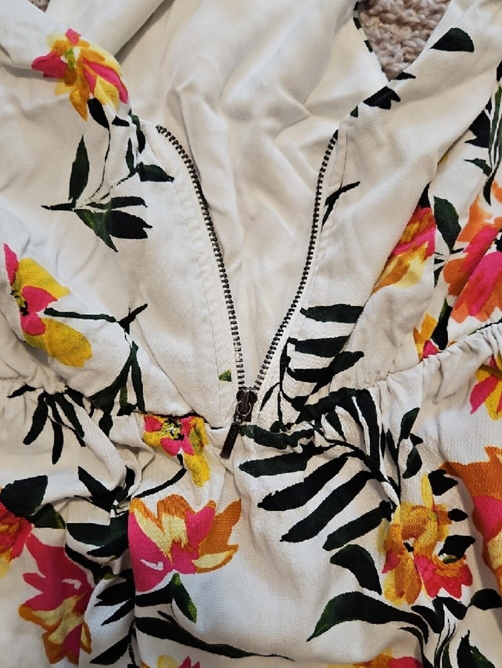 torrid White Tropical Zip-Front Racerback Top - Picture 7 of 8